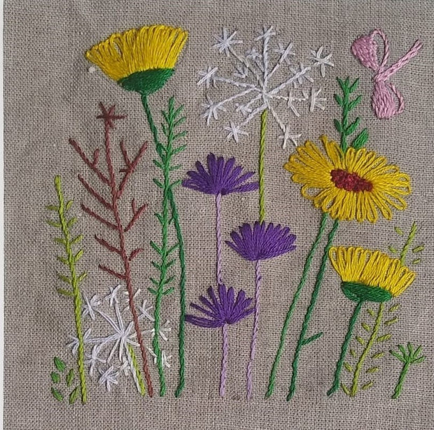Small Bunch of Wild Flowers Embroidery Kit, code JK-2181 Panna